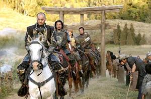 Katsumoto and his band of samurai warriors bring Algren, as a prisoner-of-war, to the samurai village, high up in the mountains.